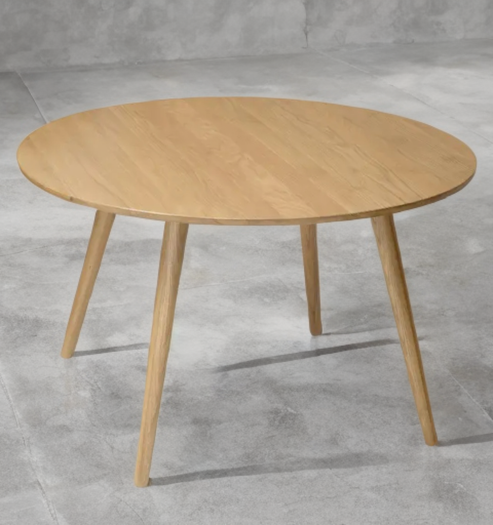 47" Round Dining Table Oak Finish Solid Wood Constuction Splayed Legs Mid Century Modern