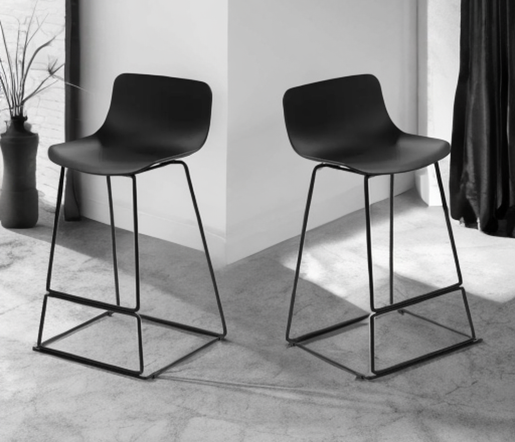 Set of 2 Black Counter Height Stools. New In Box Designer Quaity Comfortable Modern Metal Frame